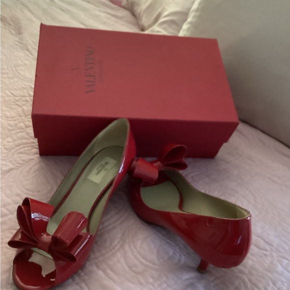 Ladies Valentino Garavani Dress Heels. RED Patent Leather.Size 9